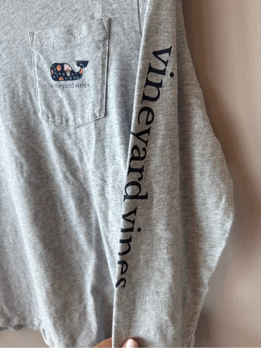 Vineyard Vines Kids Gray Basketball Whale Graphic Long Sleeve Size 16 (large)
